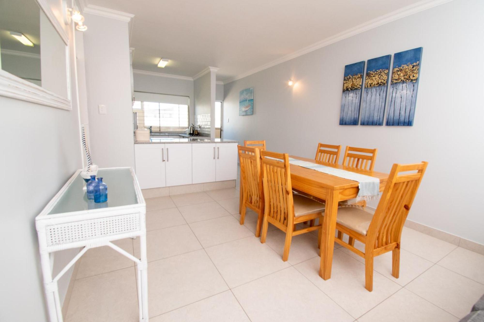 16 Bronze Umhlanga Rocks Apartment *